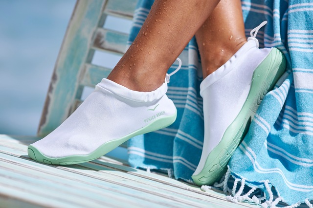 Venice Beach Aquaschuh »Badelatsche, Badeschuhe, Badeschlappe, Wasserschuh, leichter Slipper« schnelltrocknend mit ultraleichter Sohle VEGAN