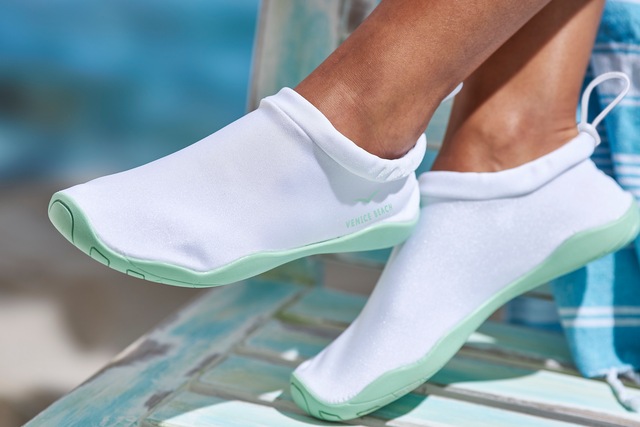 Venice Beach Aquaschuh »Badelatsche, Badeschuhe, Badeschlappe, Wasserschuh, leichter Slipper« schnelltrocknend mit ultraleichter Sohle VEGAN