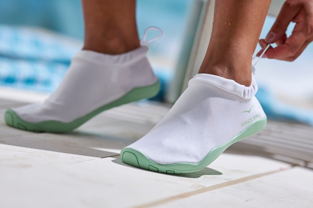 Venice Beach Aquaschuh »Badelatsche, Badeschuhe, Badeschlappe, Wasserschuh, leichter Slipper« schnelltrocknend mit ultraleichter Sohle VEGAN