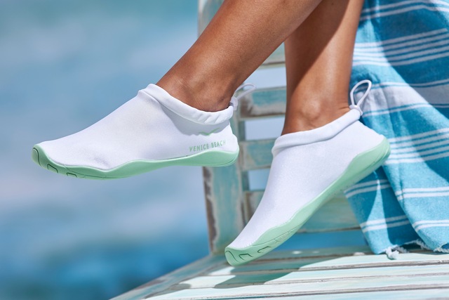 Venice Beach Aquaschuh »Badelatsche, Badeschuhe, Badeschlappe, Wasserschuh, leichter Slipper« schnelltrocknend mit ultraleichter Sohle VEGAN