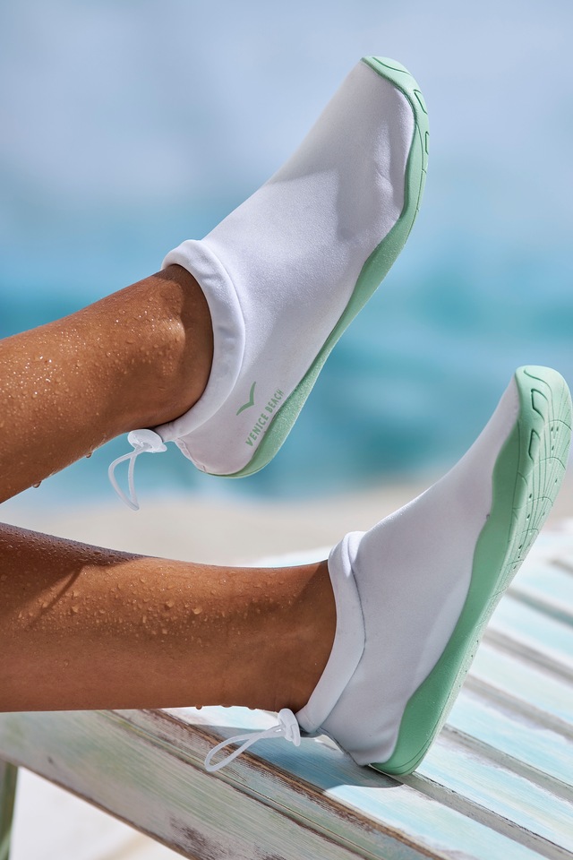 Venice Beach Aquaschuh »Badelatsche, Badeschuhe, Badeschlappe, Wasserschuh, leichter Slipper« schnelltrocknend mit ultraleichter Sohle VEGAN