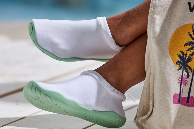 Venice Beach Aquaschuh »Badelatsche, Badeschuhe, Badeschlappe, Wasserschuh, leichter Slipper« schnelltrocknend mit ultraleichter Sohle VEGAN