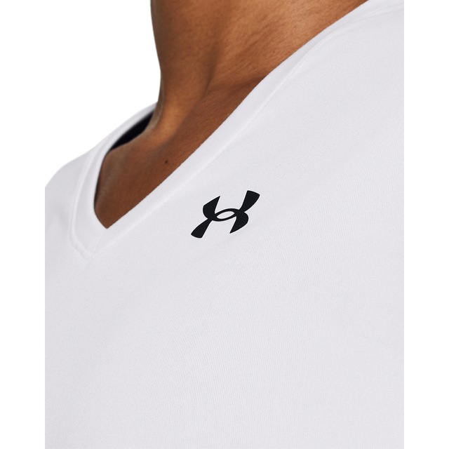 Under Armour® Trainingsshirt »TECH SSV- SOLID« mit V-Ausschnitt, schnell trocknend, atmungsaktiv, normale Schnittform