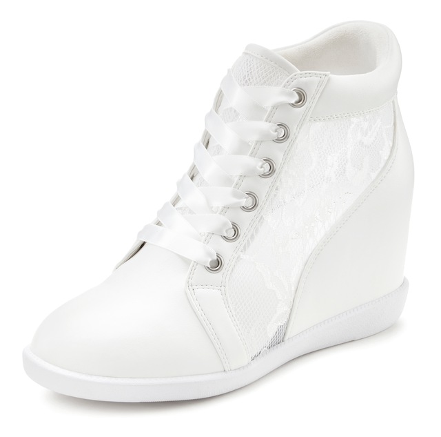 LASCANA Stiefelette »Freizeitschuh, Halbschuh, Keilstiefelette, Sneaker,« mit innenliegendem Keilabsatz und eleganten Spitzendetails