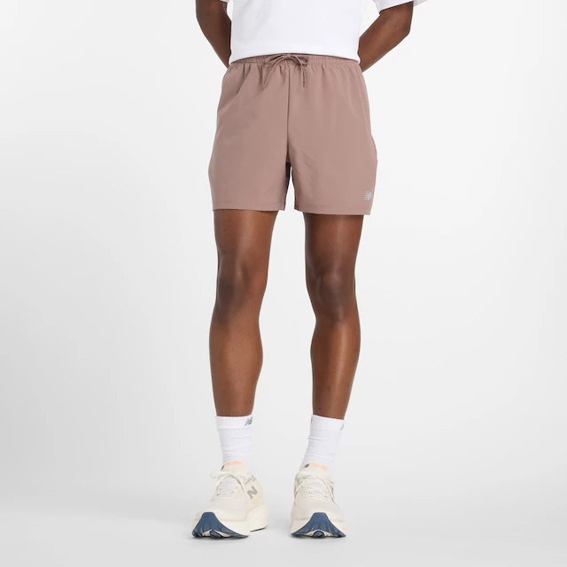 New Balance Laufshorts »SPORT ESSENTIAL SHORT 5« für Laufen und Fitness, in sportlichem Stil, feuchtigkeitsabweisend