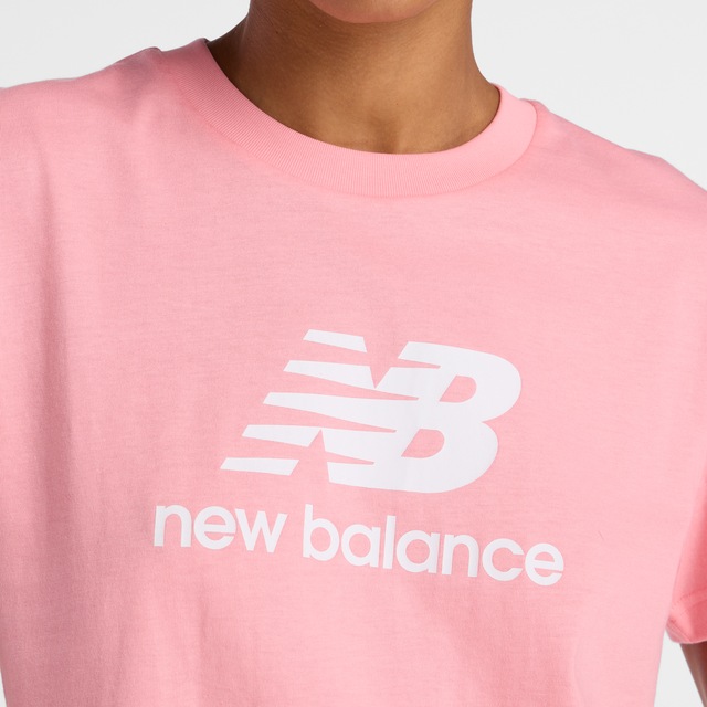 New Balance T-Shirt »SPORT ESSENTIALS JERSEY LOGO T-SHIRT« Kurzarm, mit Rundhalsausschnitt, aus Baumwolle, normale Länge