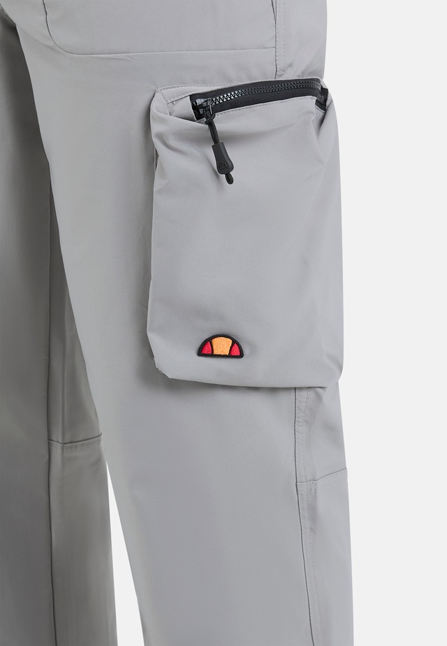 Ellesse Cargohose »SQUADRON CARGO PANT« mit Cargotaschen, wasserabweisendes Material, weite Beinform