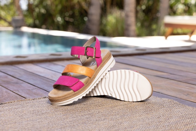 Remonte Keilsandalette Keilabsatz, Sommerschuh, Sandale in veganer Verarbeitung