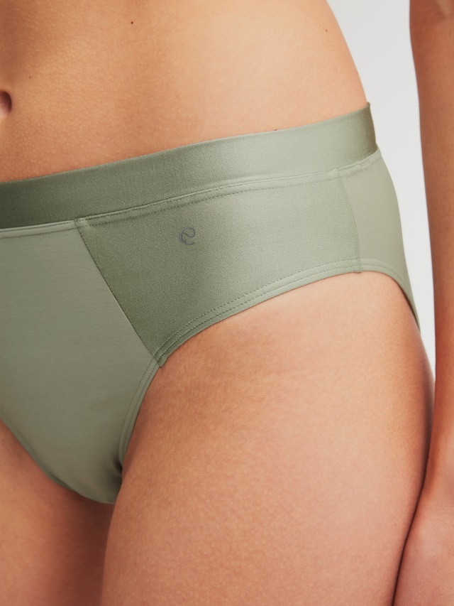 CALIDA Slip »Cate« schimmernde Satin-Blende, femininer Look, Single Jersey, elastisch