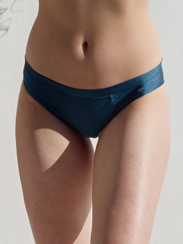 CALIDA Slip »Cate« schimmernde Satin-Blende, femininer Look, Single Jersey, elastisch