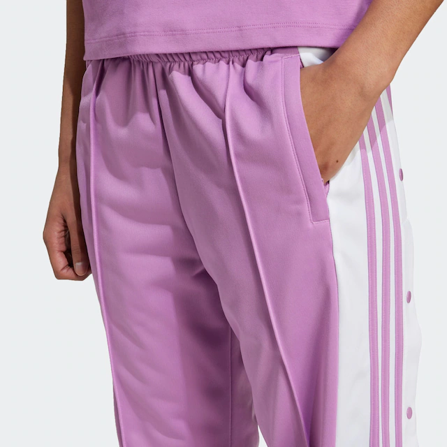 adidas Originals Sporthose »ADIBREAK PANT« lockerer Schnitt, mit Seitentaschen, aus weichem Trikotmaterial