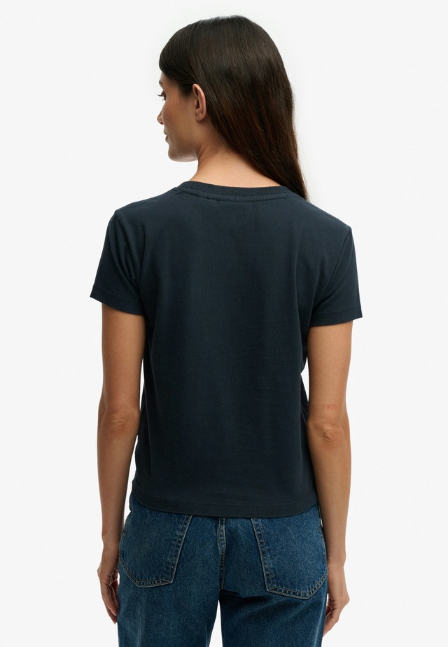 Superdry Kurzarmshirt »SU-ESSENTIAL LOGO 90'S T SHIRT« angenehmes Tragegefühl durch besonders weiche Haptik