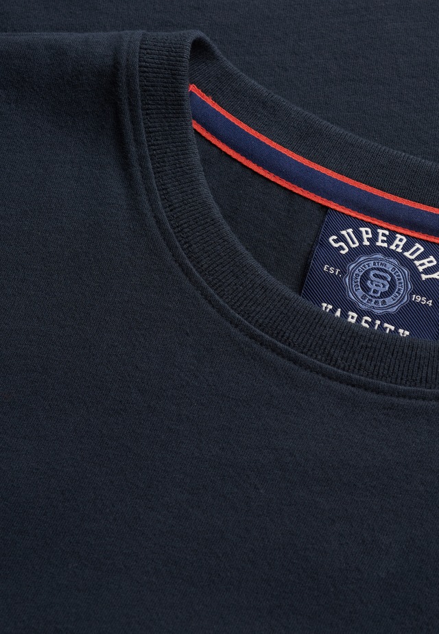 Superdry Kurzarmshirt »SU-ESSENTIAL LOGO 90'S T SHIRT« angenehmes Tragegefühl durch besonders weiche Haptik