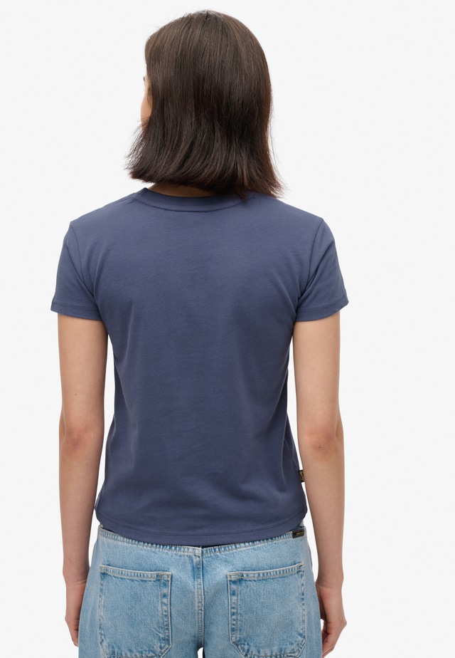 Superdry Kurzarmshirt »SU-ESSENTIAL LOGO 90'S T SHIRT« angenehmes Tragegefühl durch besonders weiche Haptik