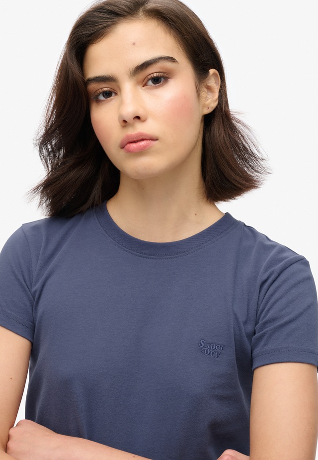 Superdry Kurzarmshirt »SU-ESSENTIAL LOGO 90'S T SHIRT« angenehmes Tragegefühl durch besonders weiche Haptik