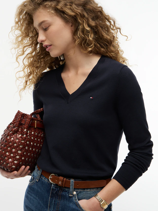 Tommy Hilfiger V-Ausschnitt-Pullover »CO JERSEY STITCH V-NK SWEATER« Kontrastfarbene Streifen im Ausschnitt und Logo Stickerei am Ärmel