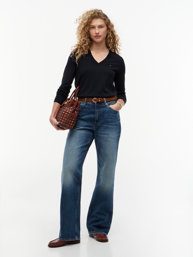 Tommy Hilfiger V-Ausschnitt-Pullover »CO JERSEY STITCH V-NK SWEATER« Kontrastfarbene Streifen im Ausschnitt und Logo Stickerei am Ärmel