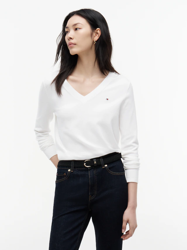 Tommy Hilfiger V-Ausschnitt-Pullover »CO JERSEY STITCH V-NK SWEATER« Kontrastfarbene Streifen im Ausschnitt und Logo Stickerei am Ärmel