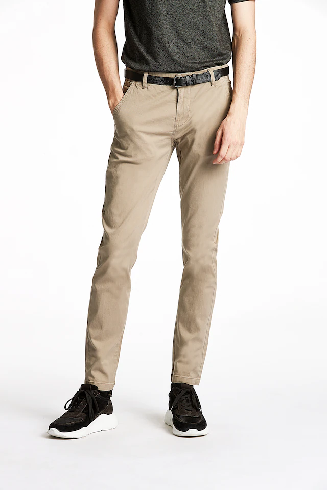 LINDBERGH Chinohose mit Gürtel und Stretch