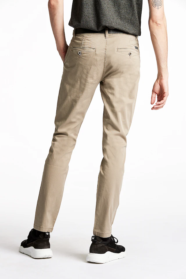 LINDBERGH Chinohose mit Gürtel und Stretch