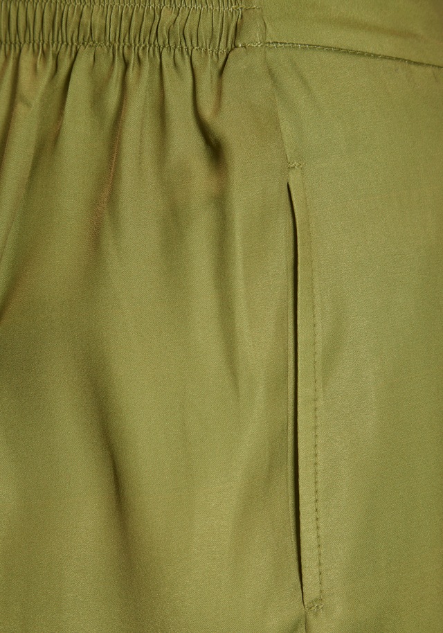 LASCANA Webhose »mit extra weitem Bein aus softer Satinqualität« luftige Sommerhose mit Taschen, elegant