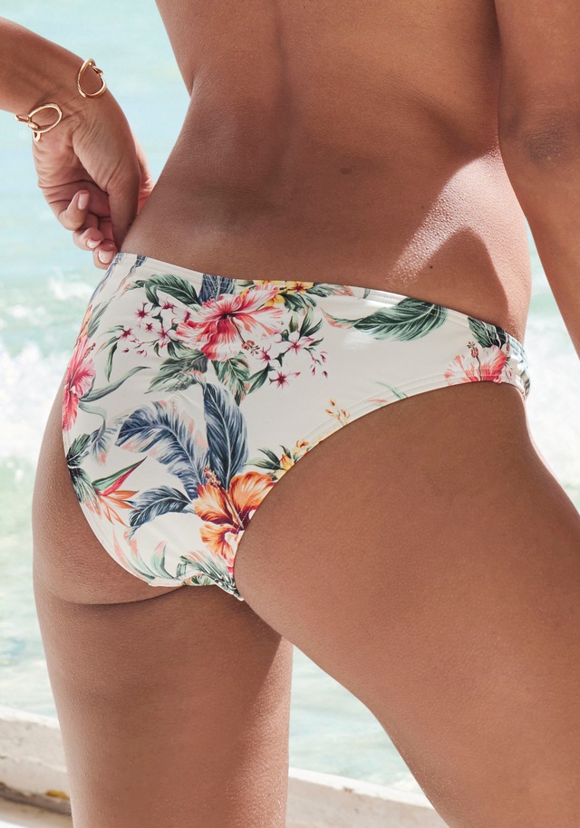 LASCANA Bikini-Hose »Salsa« in knapper Form