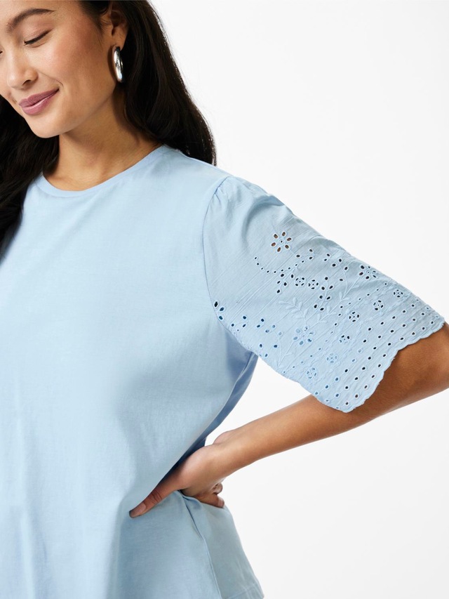 Y.A.S Kurzarmshirt »YASLEX SS TOP W. EMB SLEEVES S. NOOS« mit Lochstickerei