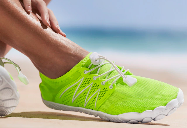 Venice Beach Aquaschuh »Badelatsche, Badeschuhe, Badeschlappe, Barfußschuh, leichter Slipper« Wasserschuh mit elastischen Bändern, schnelltrocknend VEGAN