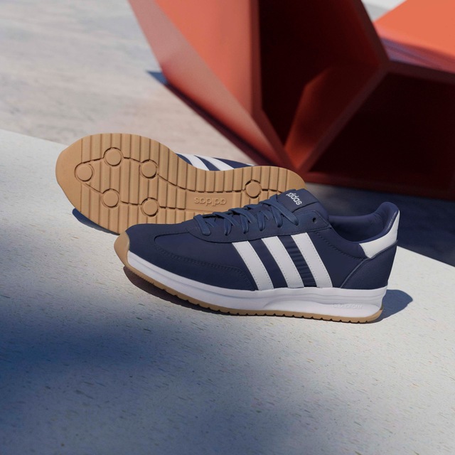 adidas Sportswear Sneaker »RUN 70S 2.0« inspiriert vom Design des adidas SL72
