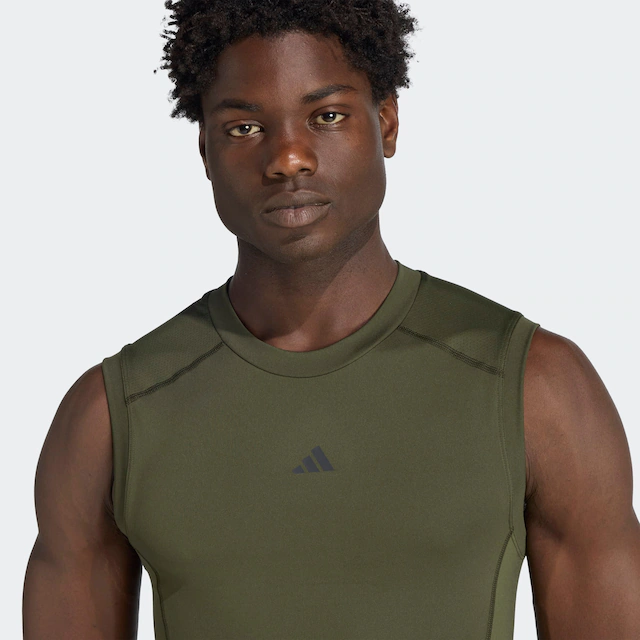 adidas Performance Tanktop »TECHFIT COMPRESSION TRAINING SLEEVELESS« mit Rundhalsausschnitt, ohne Verschluss, normale Länge