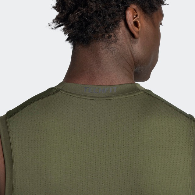 adidas Performance Tanktop »TECHFIT COMPRESSION TRAINING SLEEVELESS« mit Rundhalsausschnitt, ohne Verschluss, normale Länge