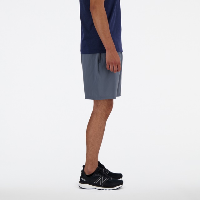New Balance Laufshorts »SPORT ESSENTIAL SHORT 7« mit atmungsaktivem Innenslip