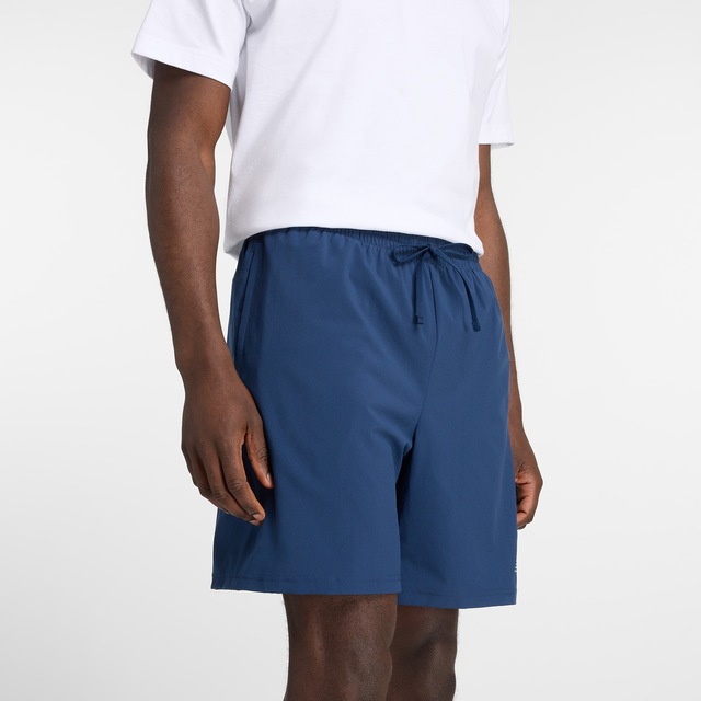 New Balance Laufshorts »SPORT ESSENTIAL SHORT 7« mit atmungsaktivem Innenslip