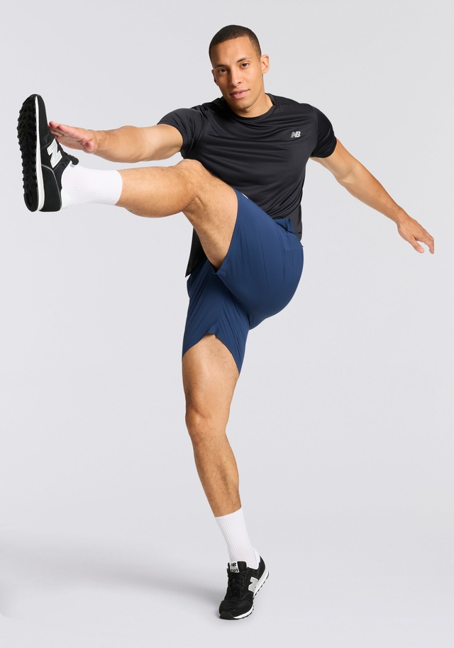 New Balance Laufshorts »SPORT ESSENTIAL SHORT 7« mit atmungsaktivem Innenslip
