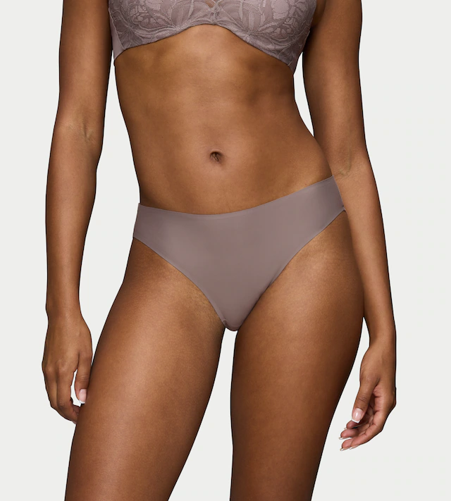 Triumph Slip »Body Make-Up Illusion Lace« florale Stretch-Spitze, hoher Beinausschnitt, weiche Microfaser