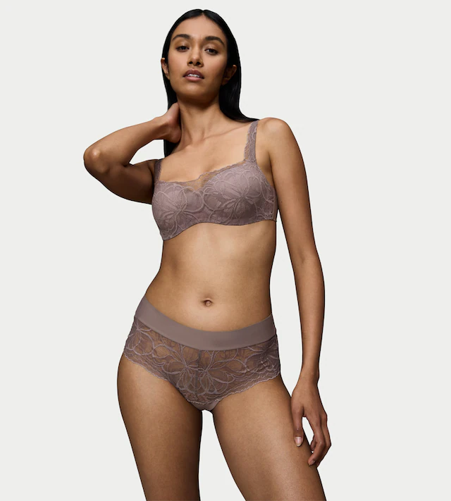 Triumph Slip »Body Make-Up Illusion Lace« florale Stretch-Spitze, glatter Bund, Mikrofaser, nahtlos