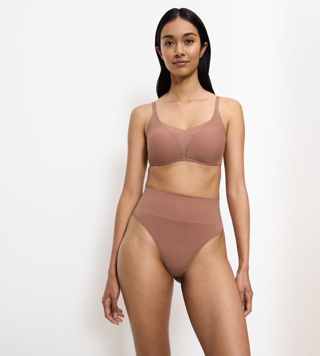 Triumph Shapingslip »Soft Sculpt« nahtlos, formend, leichter Bauchweg-Effekt, hoher Beinausschnitt