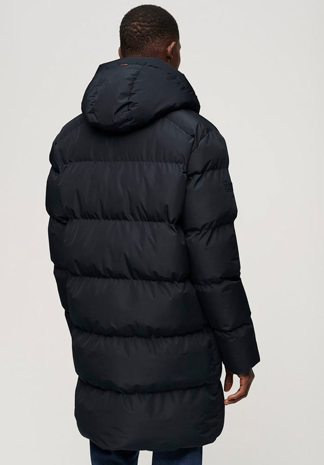 Superdry Steppjacke »HOODED SPORTS PUFFER MID JKT« mit Kapuze Kunstfaser, relaxed fit
