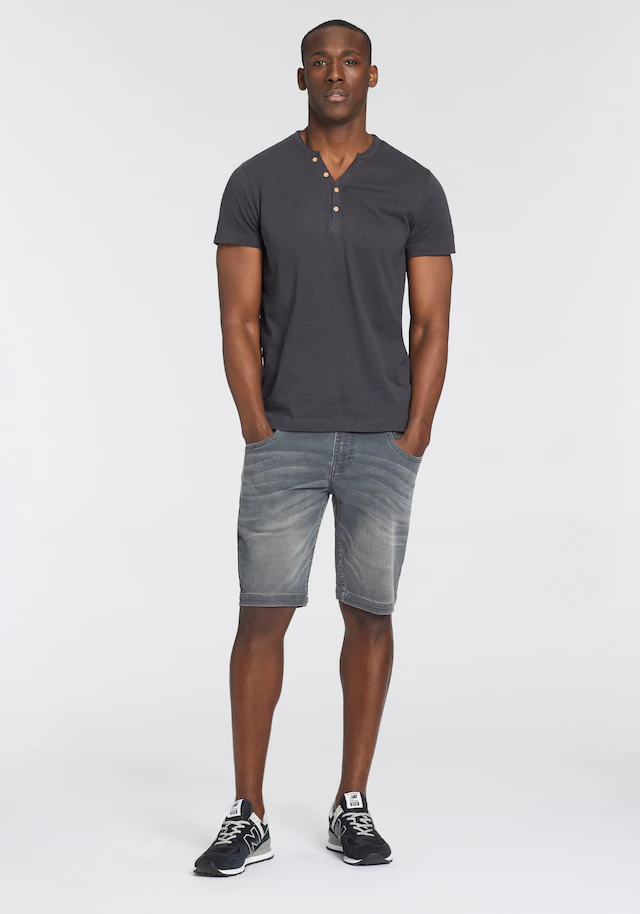 Bruno Banani T-Shirt Mit geknöpften V-Ausschnitt