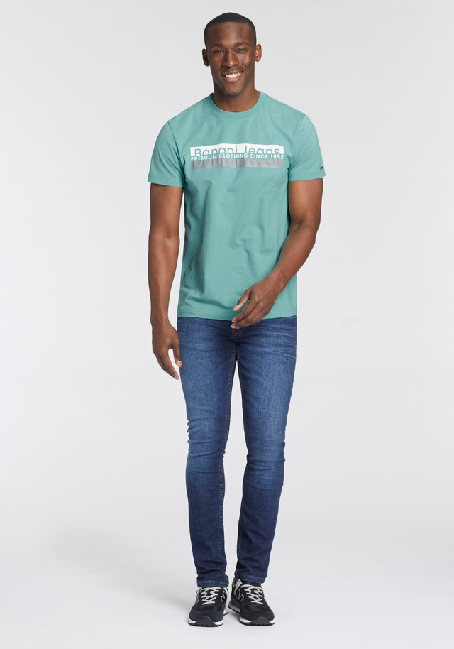 Bruno Banani T-Shirt mit modischem Frontprint