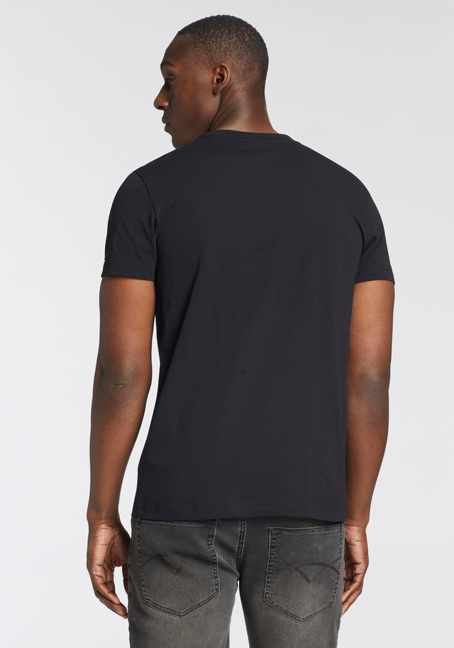 Bruno Banani T-Shirt mit modischem Frontprint
