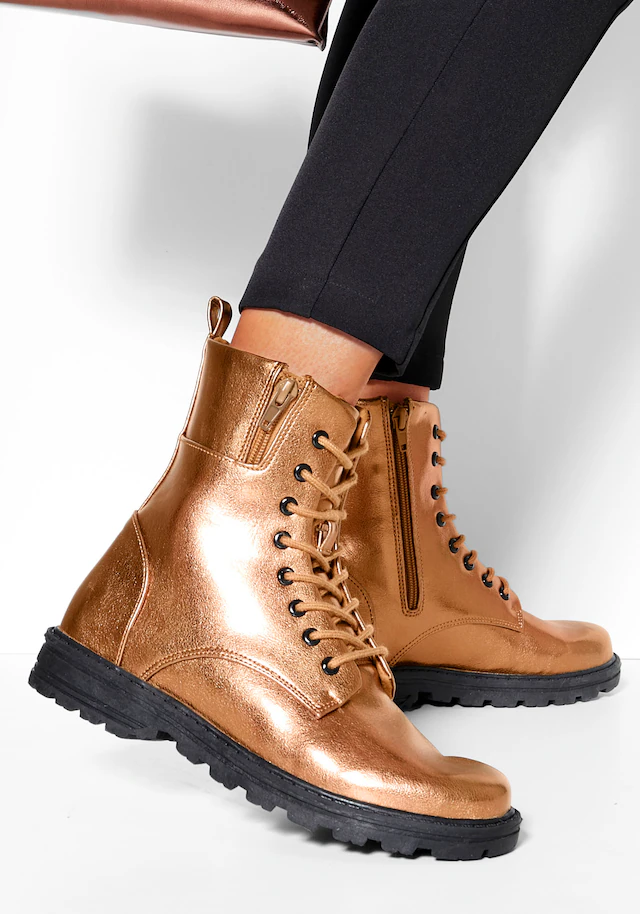 LASCANA Stiefelette »Herbststiefelette, Boots, Stiefel,« im angesagten Metallic-Look VEGAN