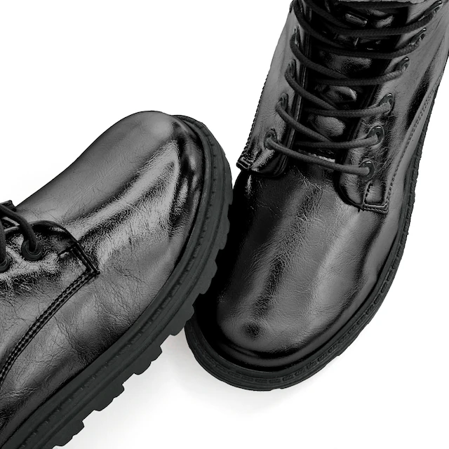 LASCANA Stiefelette »Herbststiefelette, Boots, Stiefel,« im angesagten Metallic-Look VEGAN