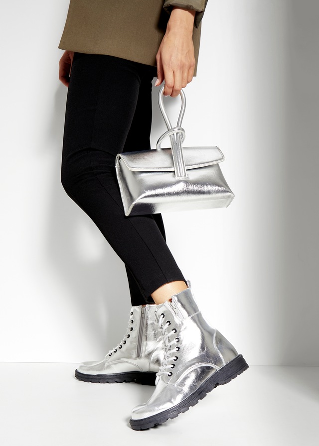 LASCANA Stiefelette »Herbststiefelette, Boots, Stiefel,« im angesagten Metallic-Look VEGAN