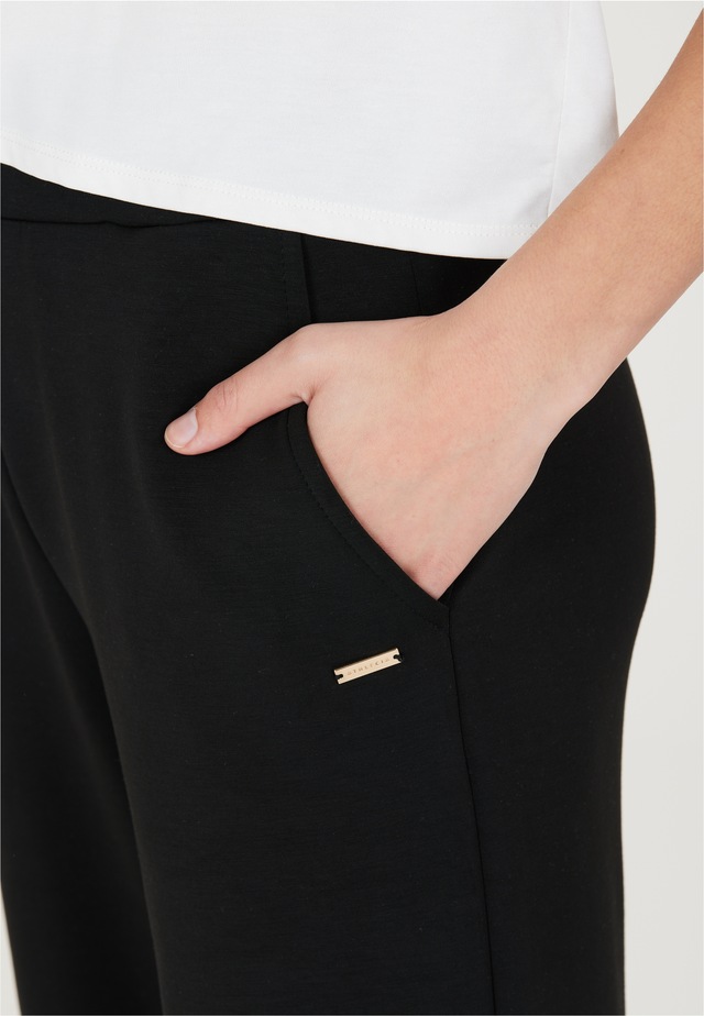 ATHLECIA Sporthose »Jacey« mit komfortabler Passform