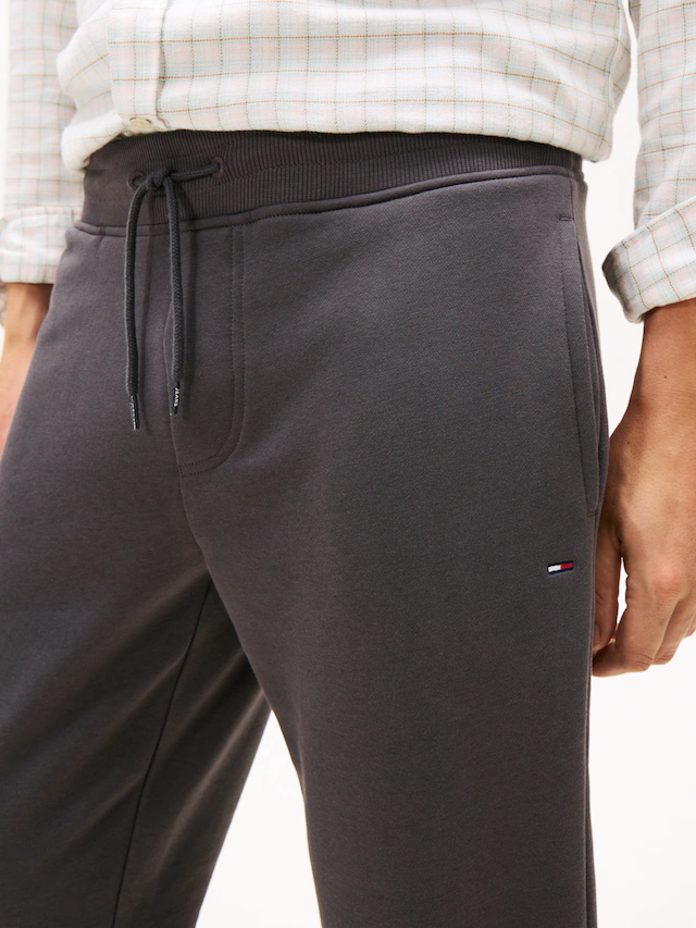 Tommy Jeans Sweathose »TJM SLIM S FLAG SWEATPANT« Mit Kordelzug