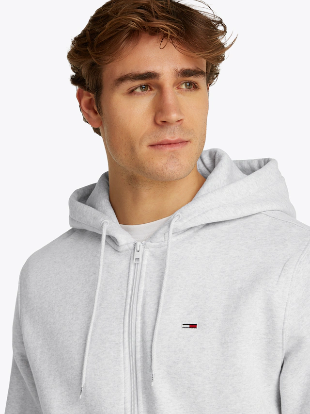 Tommy Jeans Kapuzensweatjacke »TJM REGULAR S FLAG ZIP FLEECE THRU« mit bestickten Markenlogo auf Brusthöhe