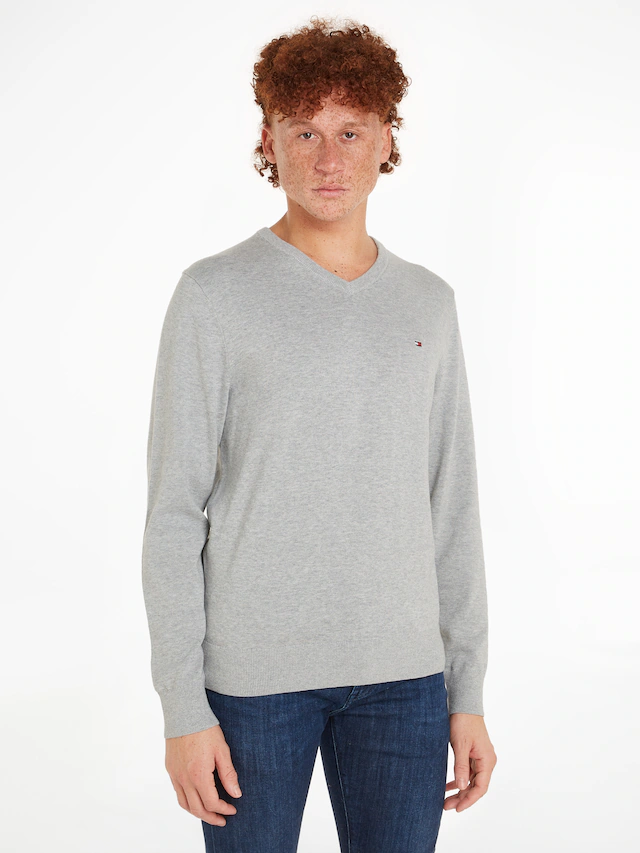 Tommy Hilfiger Strickpullover »ESSENTIAL COTTON V NECK mit V-Ausschnitt und Stickerei« unifarben, casual, regular fit, Baumwolle, V-Ausschnitt