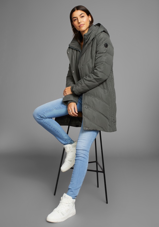 KangaROOS Winterjacke mit Kapuze mit hochschließendem Kragen, gefütterte Kapuze
