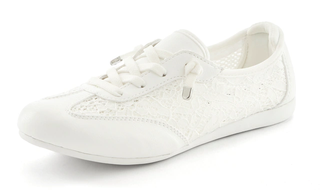 LASCANA Sneaker »Freizeitschuh, Halbschuh, Slip-On-Sneaker,« mit modischen Spitzendetails & herausnehmbarer Innensohle VEGAN